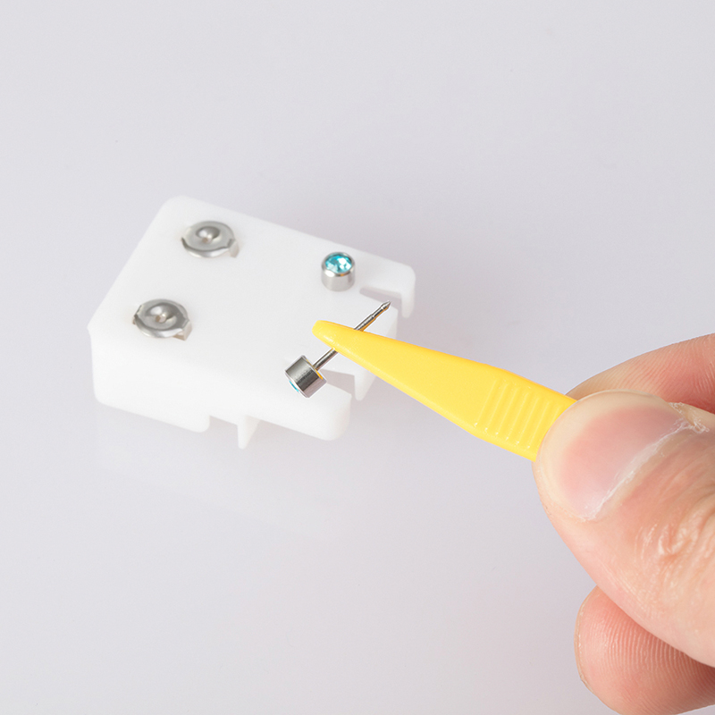 Pinzas de cuentas de plástico  - Body Jewelry Implants reseña y precio